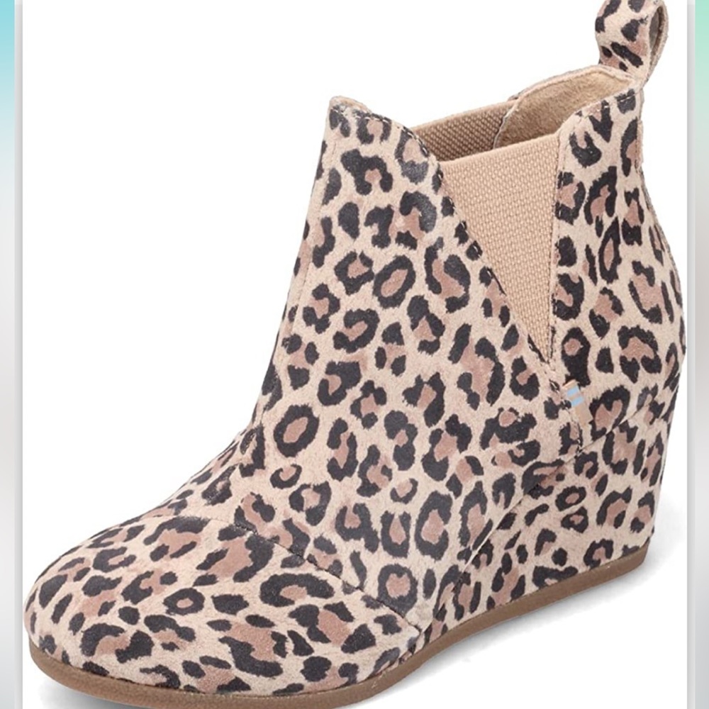 Kelsey Leopard Round Toe Wedge Booties Size 7